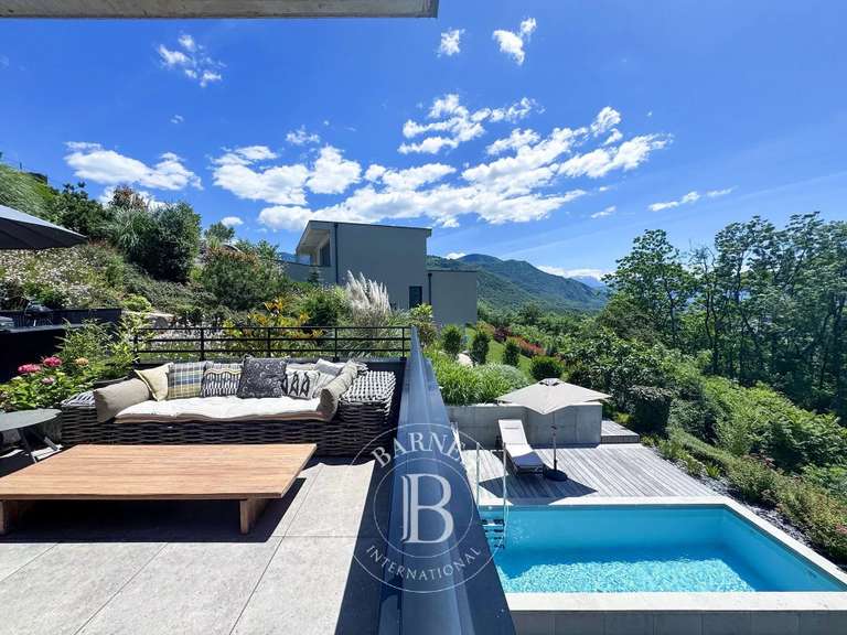 Maison Saint-Alban-Leysse - 3 chambres - 239m²