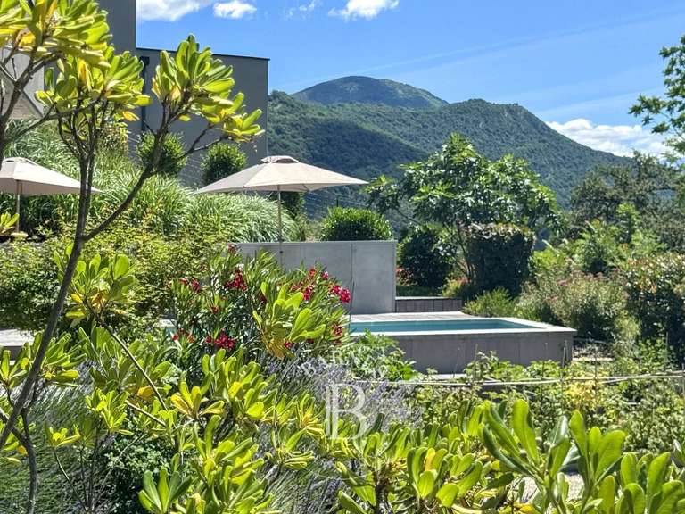Maison Saint-Alban-Leysse - 3 chambres - 239m²