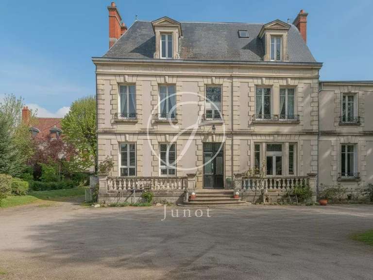 Hôtel particulier Saint-Amand-Montrond - 14 chambres - 844m²