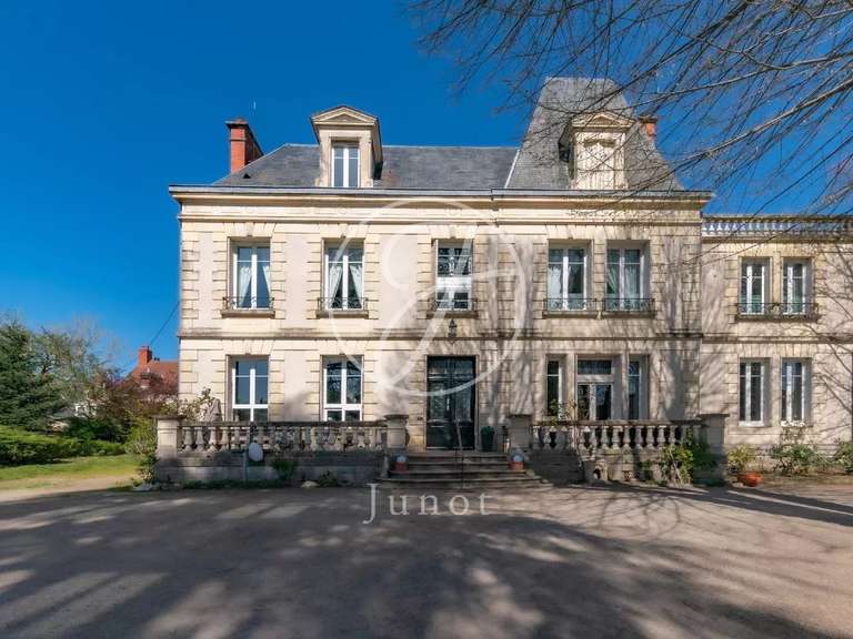 Hôtel particulier Saint-Amand-Montrond - 14 chambres - 844m²