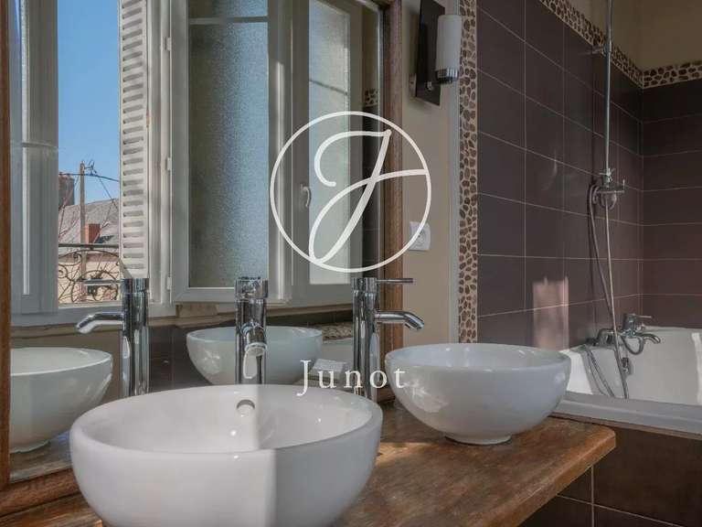 Hôtel particulier Saint-Amand-Montrond - 14 chambres - 844m²