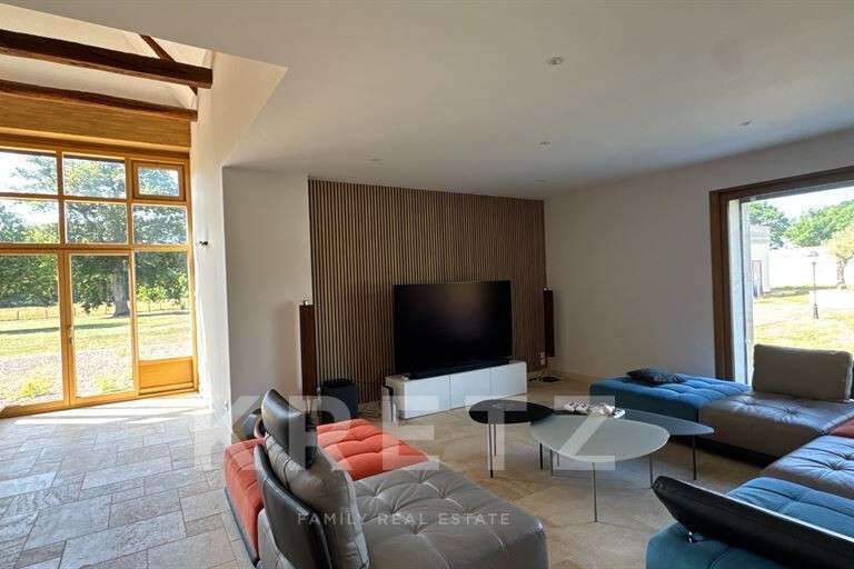 Maison Saint-Amand-Montrond - 4 chambres - 300m²