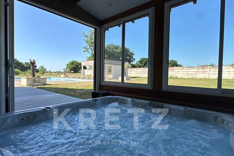 Maison Saint-Amand-Montrond - 4 chambres - 300m²
