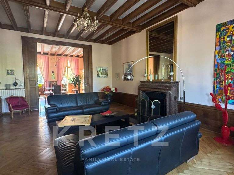 Maison Saint-Amand-Montrond - 8 chambres - 416m²