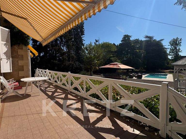 Maison Saint-Amand-Montrond - 8 chambres - 416m²