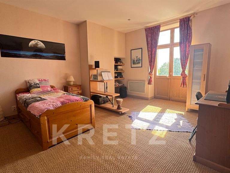 Maison Saint-Amand-Montrond - 8 chambres - 416m²