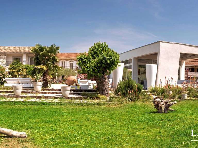 Maison Saint-Ambroix - 8 chambres - 396m²