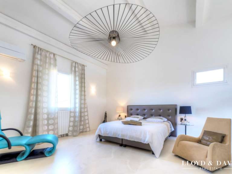 Maison Saint-Ambroix - 8 chambres - 396m²