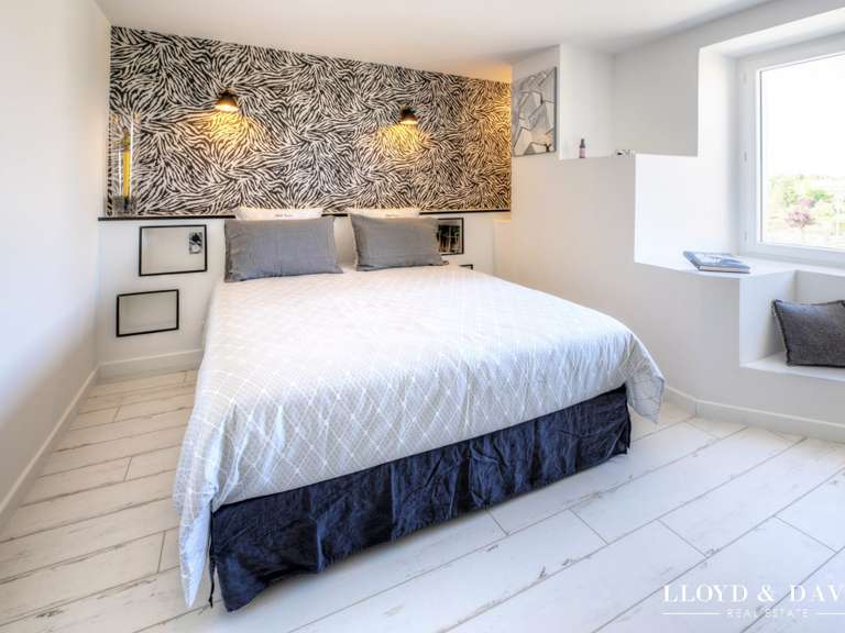 Maison Saint-Ambroix - 8 chambres - 396m²