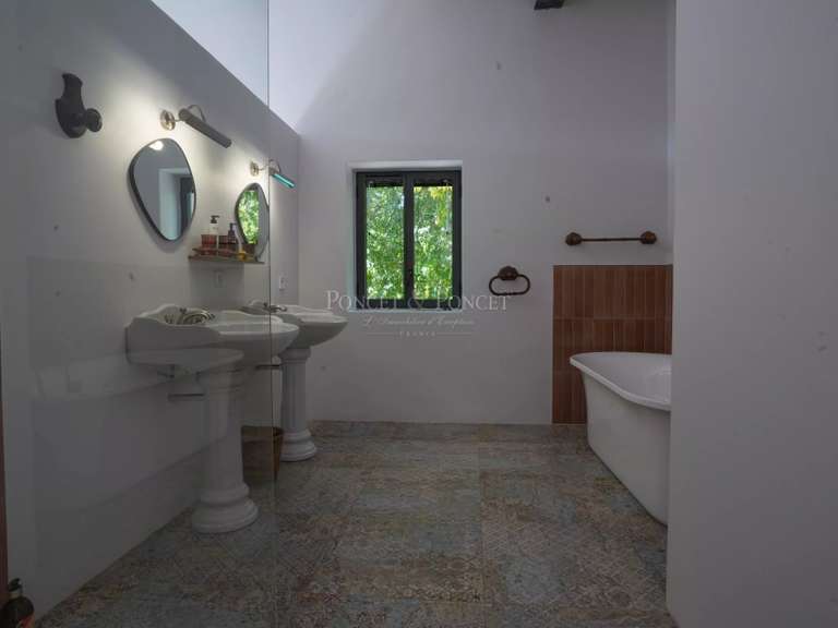 Propriété Saint-Ambroix - 15 chambres - 750m²