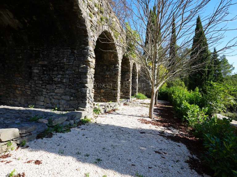 Propriété Saint-Ambroix - 15 chambres - 750m²