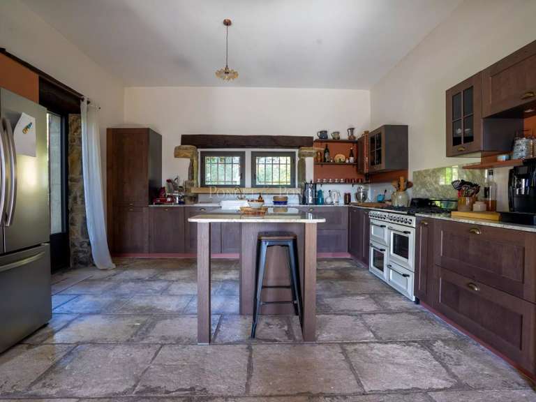 Propriété Saint-Ambroix - 15 chambres - 750m²