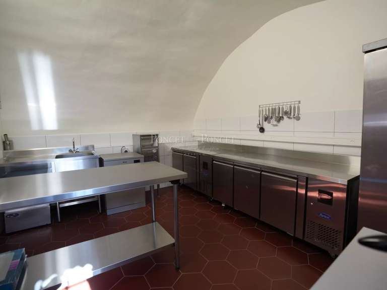 Propriété Saint-Ambroix - 15 chambres - 750m²