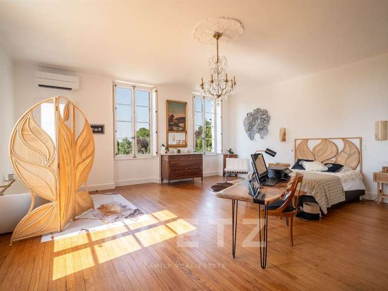 Castle Saint-André-de-Cubzac - 675m²