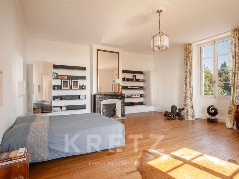 Castle Saint-André-de-Cubzac - 675m²