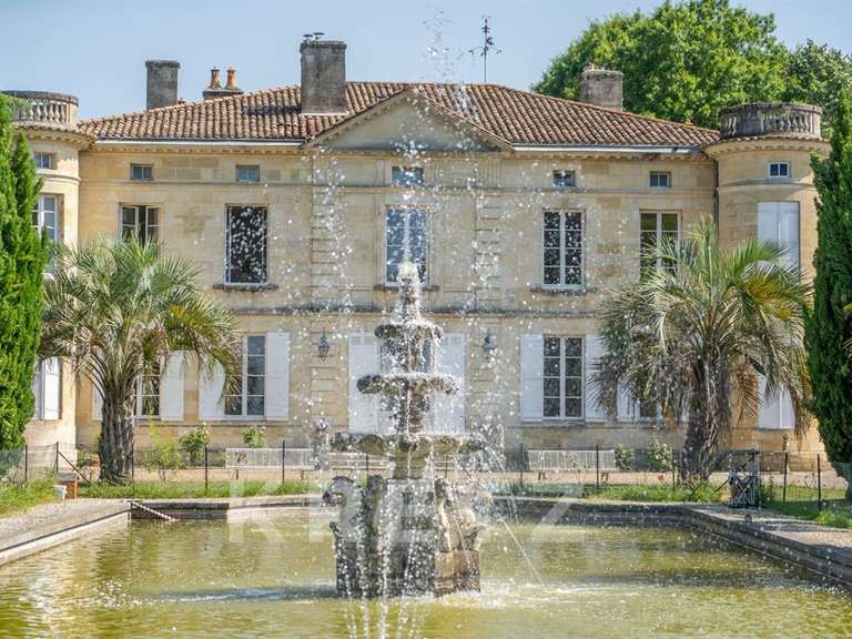 Castle Saint-André-de-Cubzac - 675m²