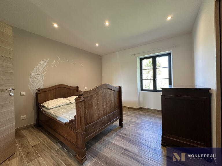 Maison Saint-André-de-Lidon - 3 chambres - 238m²