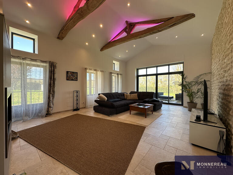 Maison Saint-André-de-Lidon - 3 chambres - 238m²