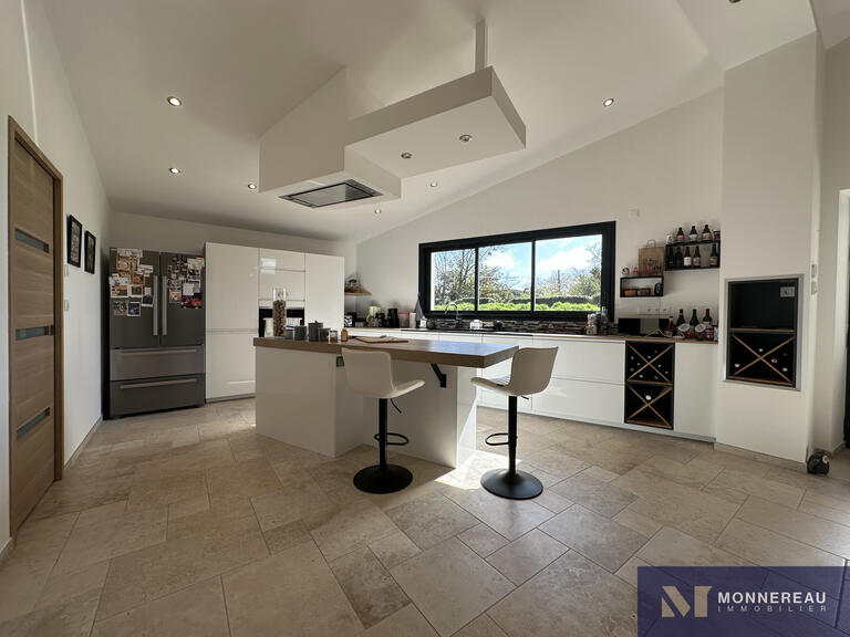 Maison Saint-André-de-Lidon - 3 chambres - 238m²
