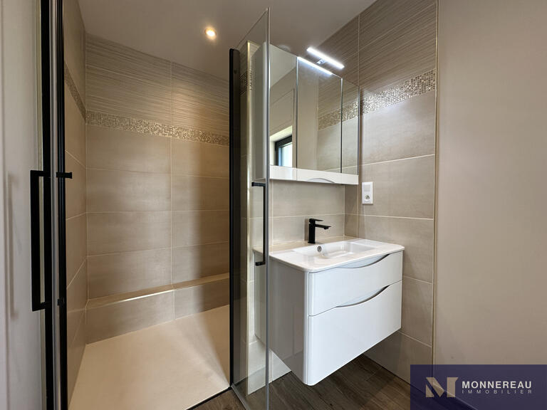 Maison Saint-André-de-Lidon - 3 chambres - 238m²