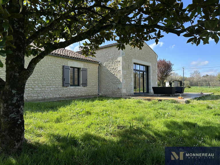 Maison Saint-André-de-Lidon - 3 chambres - 238m²