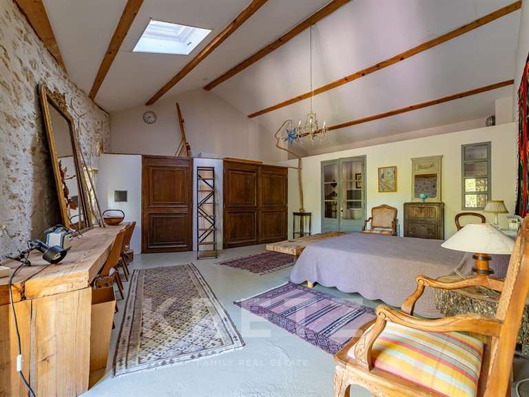 Propriété Saint-André-de-Roquepertuis - 7 chambres - 360m²