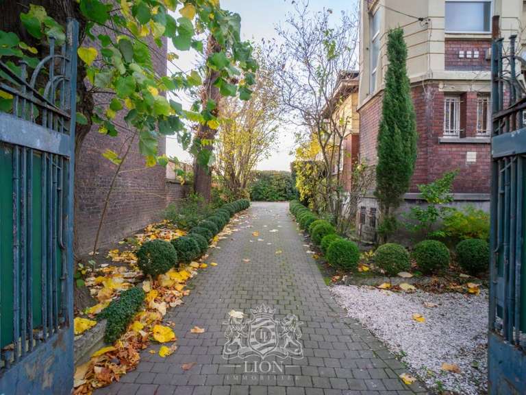 House Saint-André-lez-Lille - 5 bedrooms - 195m²