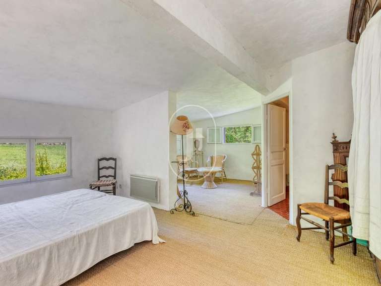 Maison Saint-Antonin-du-Var - 5 chambres - 230m²