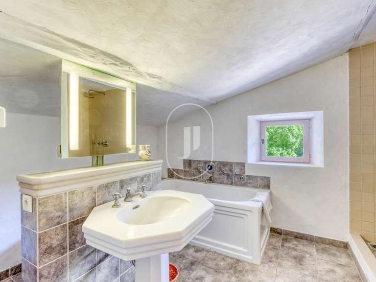Maison Saint-Antonin-du-Var - 5 chambres - 230m²