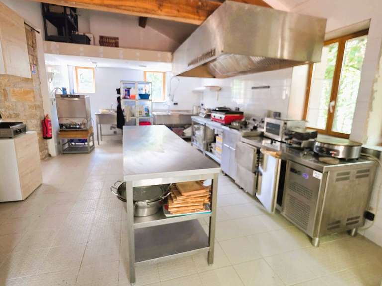 Maison Saint-Antonin-Noble-Val - 6 chambres - 390m²