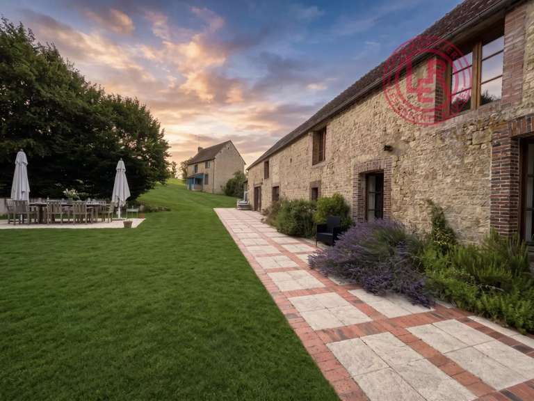 Maison Saint-Aubin-de-Courteraie - 5 chambres - 245m²