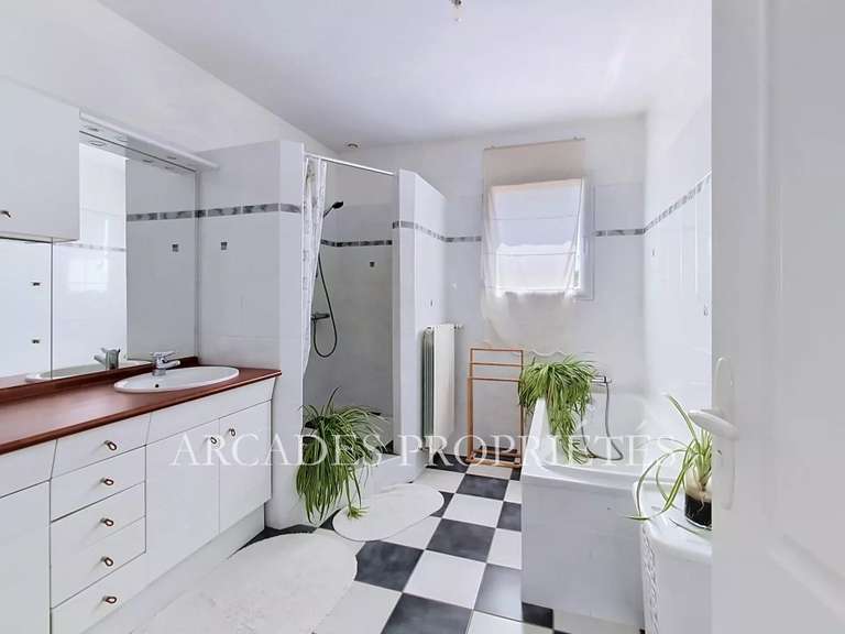 House Saint-Aubin-de-Médoc - 4 bedrooms - 1063m²