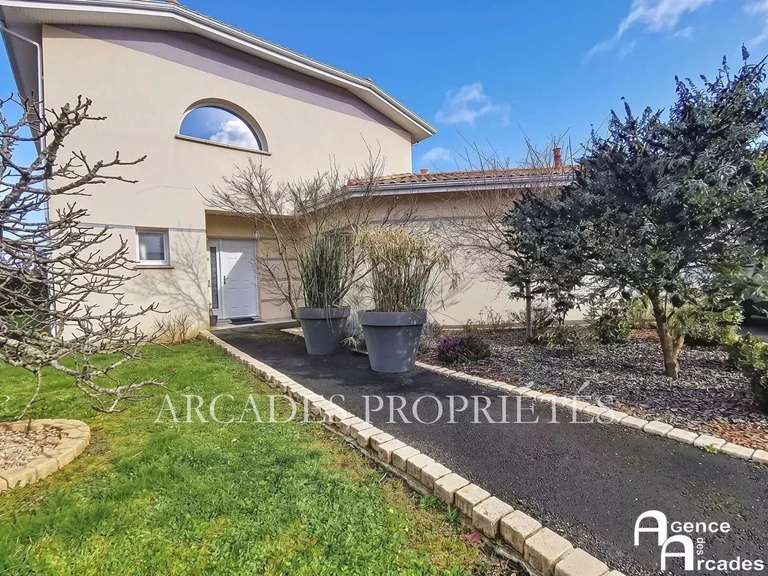 Maison Saint-Aubin-de-Médoc - 4 chambres - 1063m²