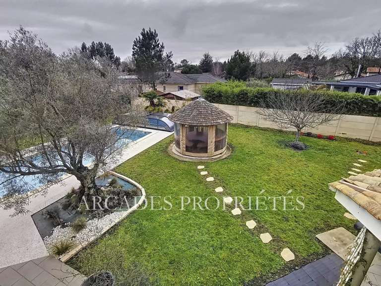 Maison Saint-Aubin-de-Médoc - 4 chambres - 1063m²