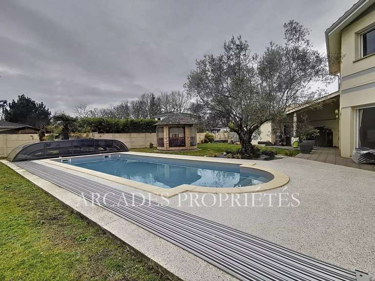 Maison Saint-Aubin-de-Médoc - 4 chambres - 1063m²