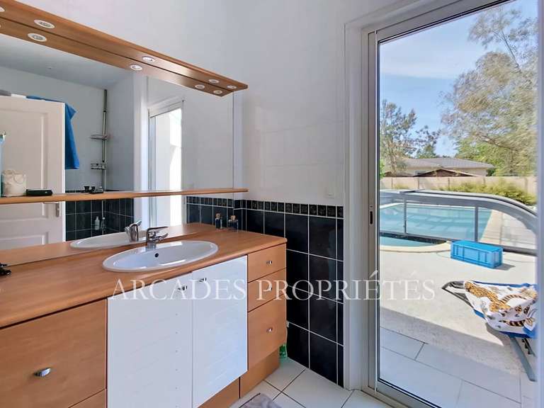 House Saint-Aubin-de-Médoc - 4 bedrooms - 1063m²