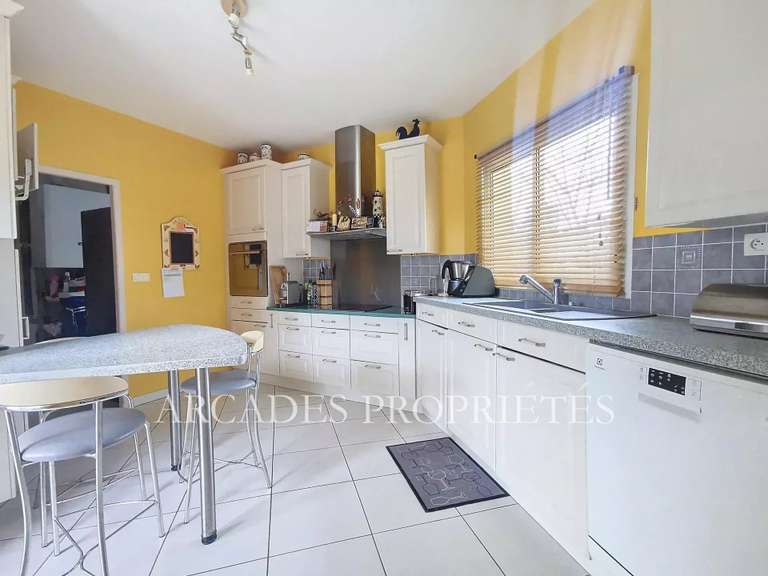 Maison Saint-Aubin-de-Médoc - 4 chambres - 1063m²