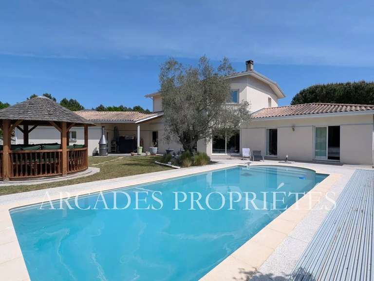 House Saint-Aubin-de-Médoc - 4 bedrooms - 1063m²