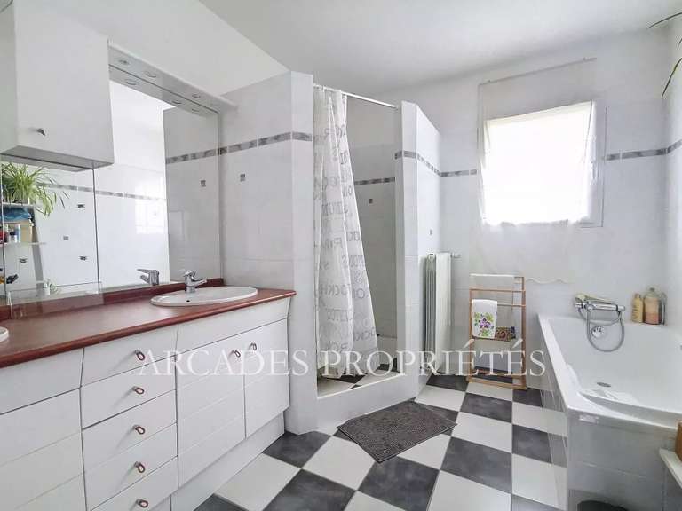 Maison Saint-Aubin-de-Médoc - 4 chambres - 1063m²