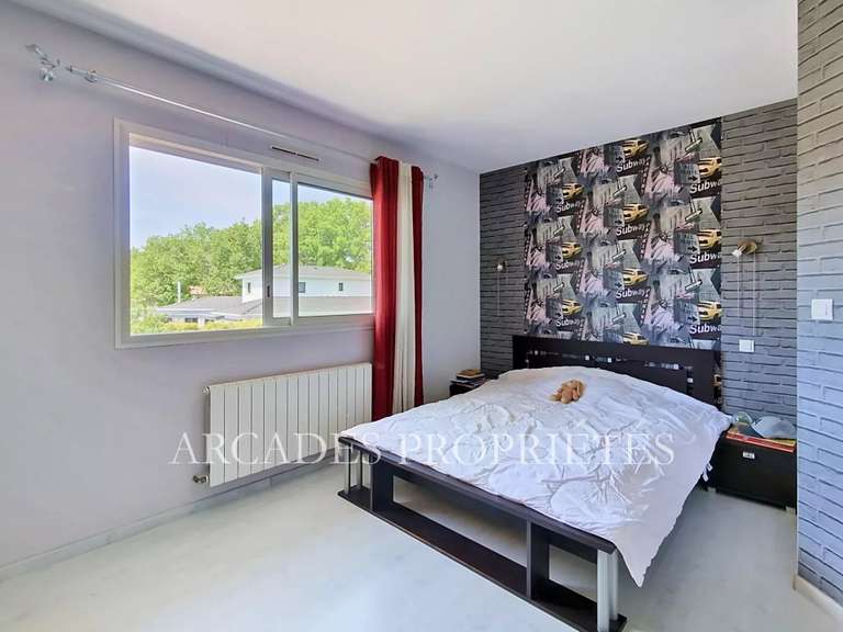 Maison Saint-Aubin-de-Médoc - 4 chambres - 1063m²