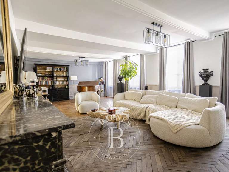 Maison Saint-Ay - 11 chambres - 605m²