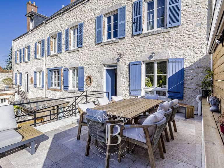 Maison Saint-Ay - 11 chambres - 605m²