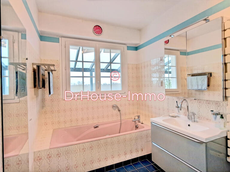 Villa Saint-Ay - 5 bedrooms - 239m²