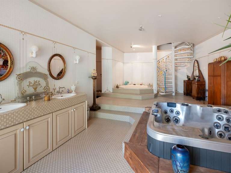 House Saint-Bauzille-de-Montmel - 8 bedrooms - 639m²
