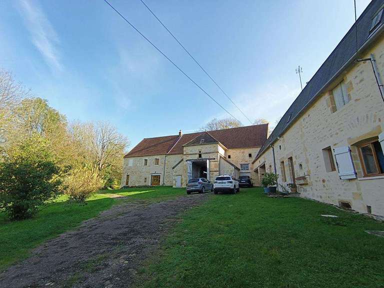 House Saint-Benin-d'Azy