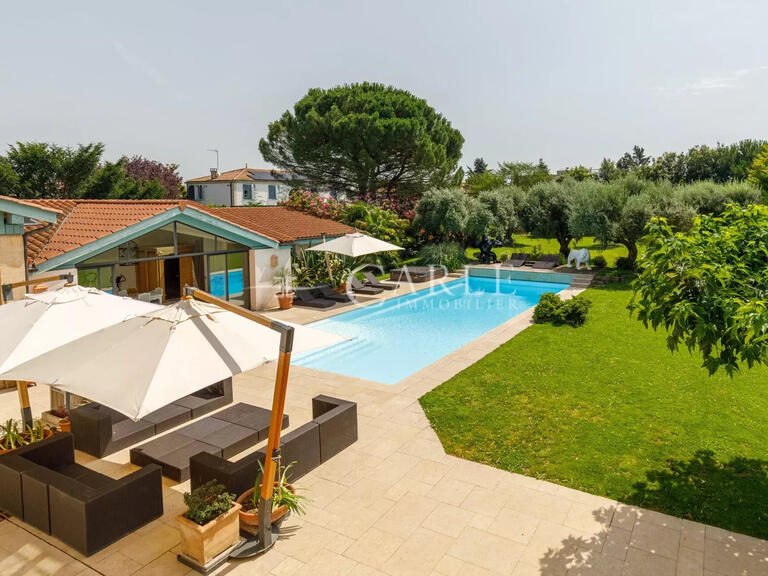 Maison Saint-Bonnet-de-Mure - 3 chambres - 440m²