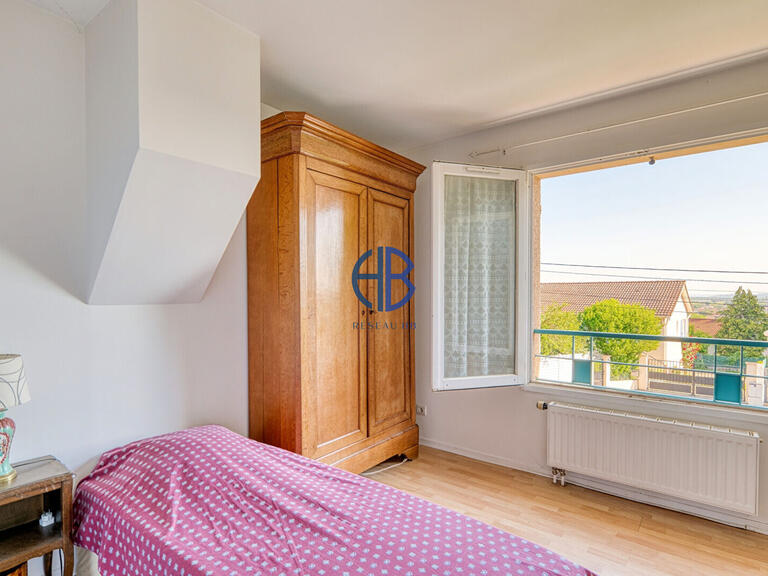 Maison Saint-Bonnet-de-Mure - 4 chambres - 138m²