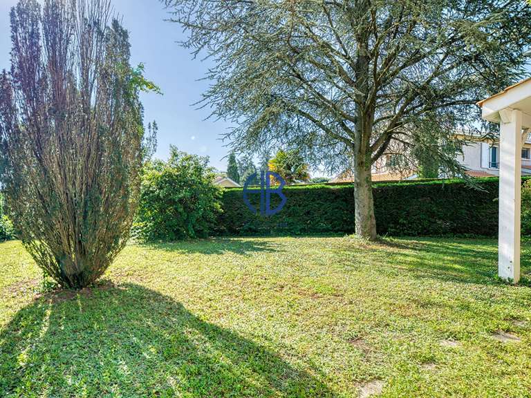 Maison Saint-Bonnet-de-Mure - 4 chambres - 138m²