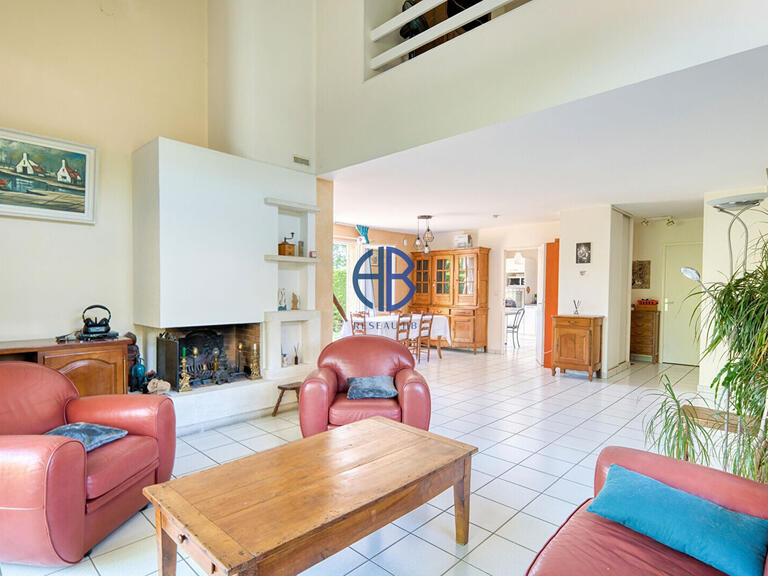 Maison Saint-Bonnet-de-Mure - 4 chambres - 138m²