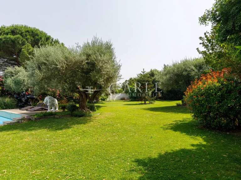 Maison Saint-Bonnet-de-Mure - 3 chambres - 440m²